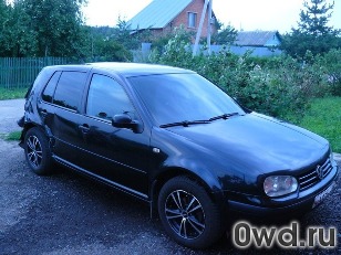 Битый автомобиль Volkswagen Golf